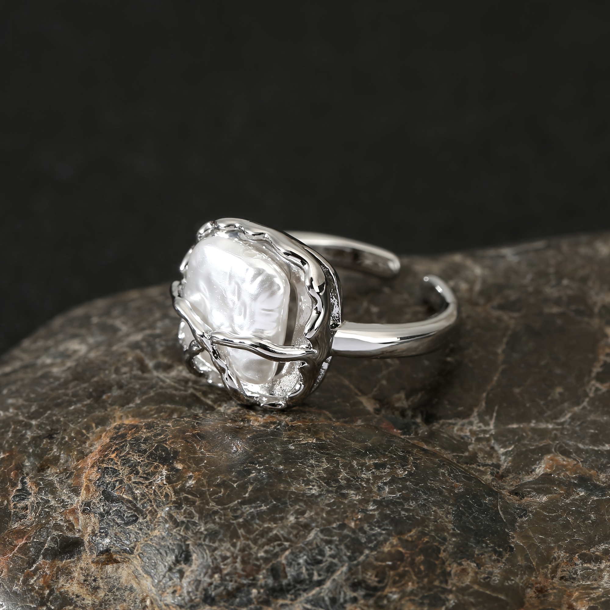Vintage Pattern Three-Stone Dark Night Protection Ring